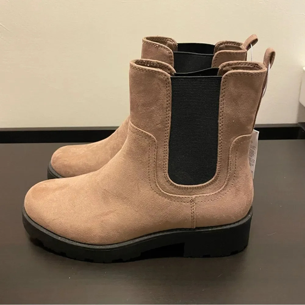 OLD NAVY Faux Leather Chelsea Boots in Taupe‎ - Picture 6 of 11